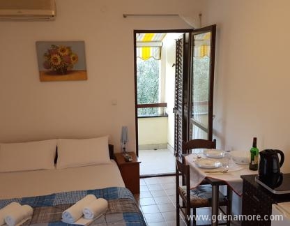 Apartments Gregovic M&M, Privatunterkunft im Ort Petrovac, Montenegro